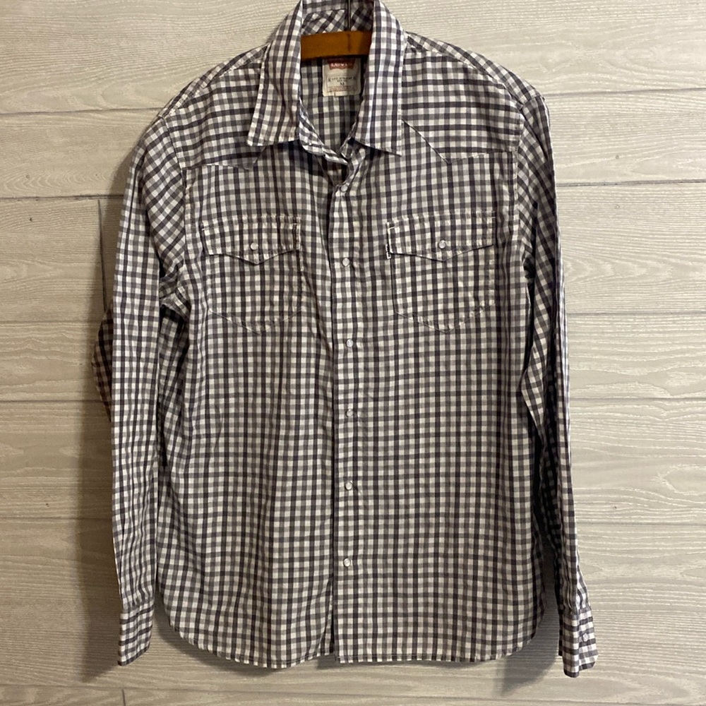 Levi’s plaid Western pearl snap shirt. Size M